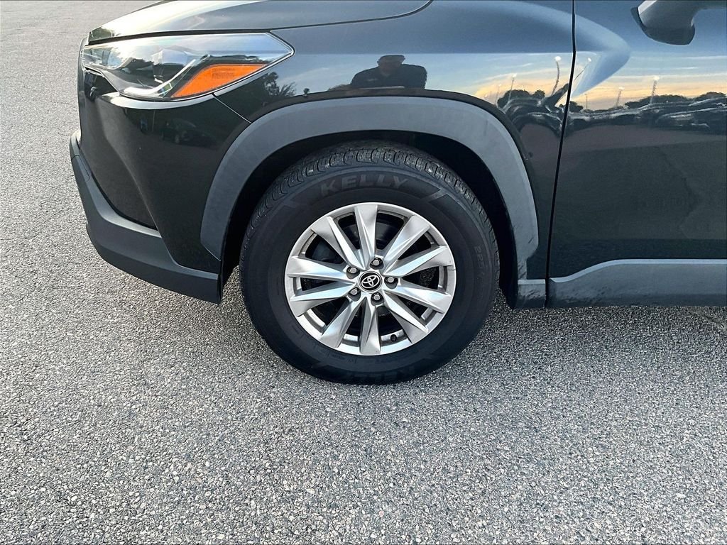 Used 2022 Black Toyota LE image 7