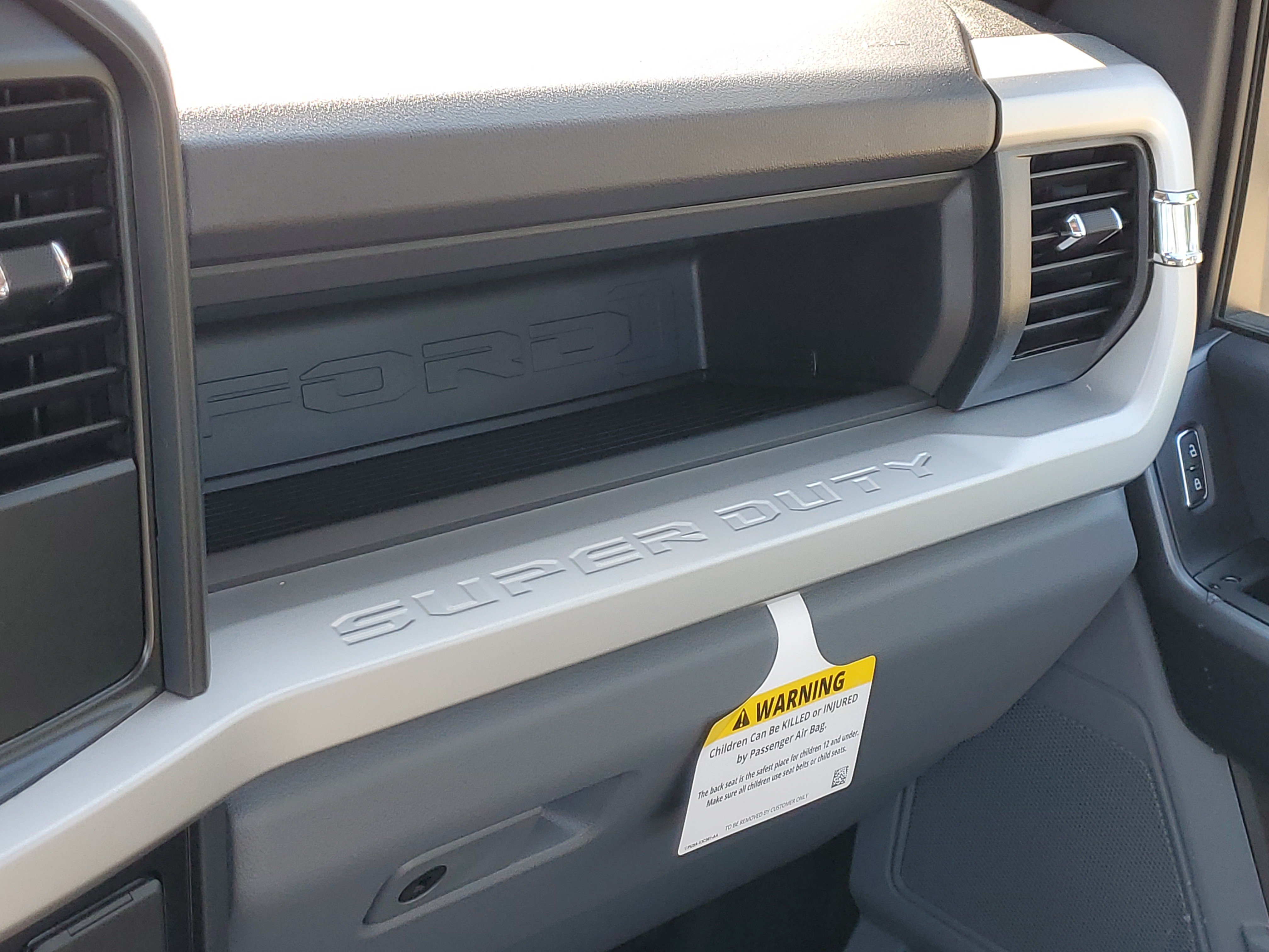 2025 Ford F-250 Super Duty XL - Photo 31