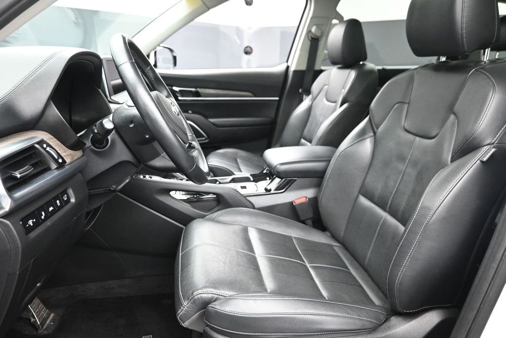 Used 2021 White Kia SX image 19