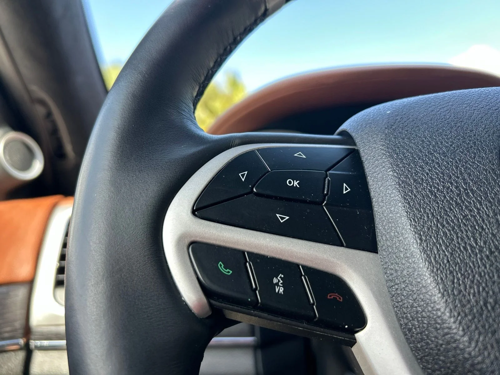 Used 2018 Brown Metallic Jeep Summit image 14