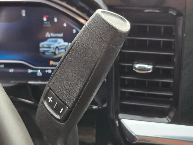 Used 2025 Summit White Chevrolet LT image 30
