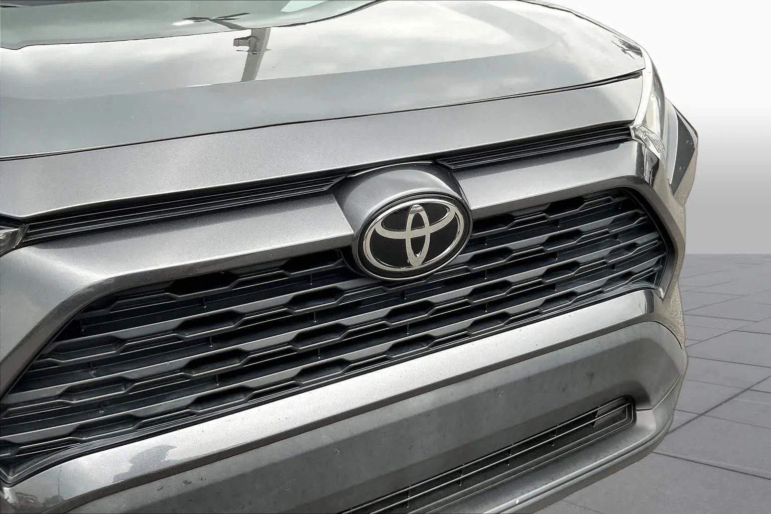 Used 2021 Magnetic Gray Metallic Toyota XLE image 28