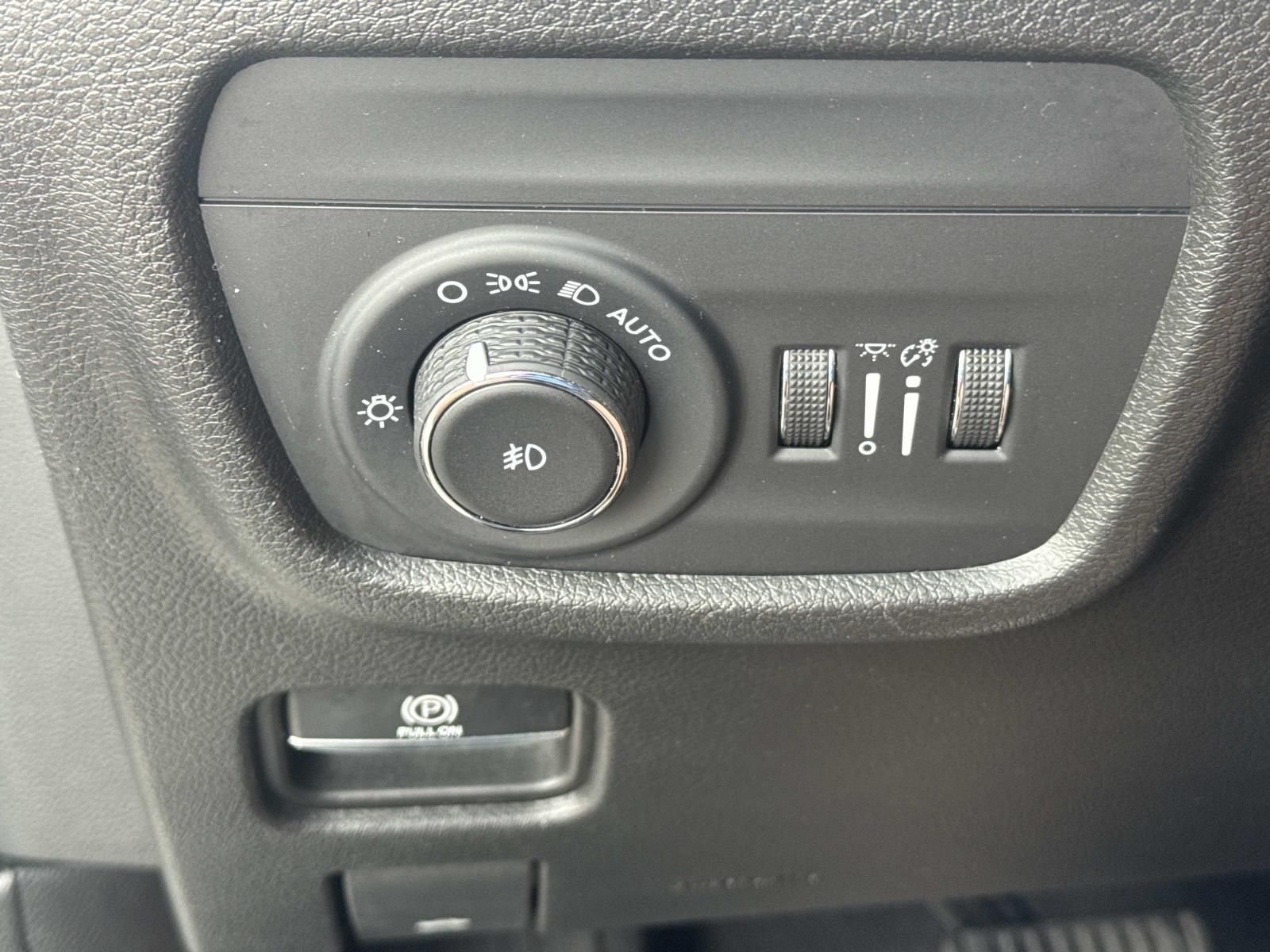 Used 2022 White Jeep Limited image 22