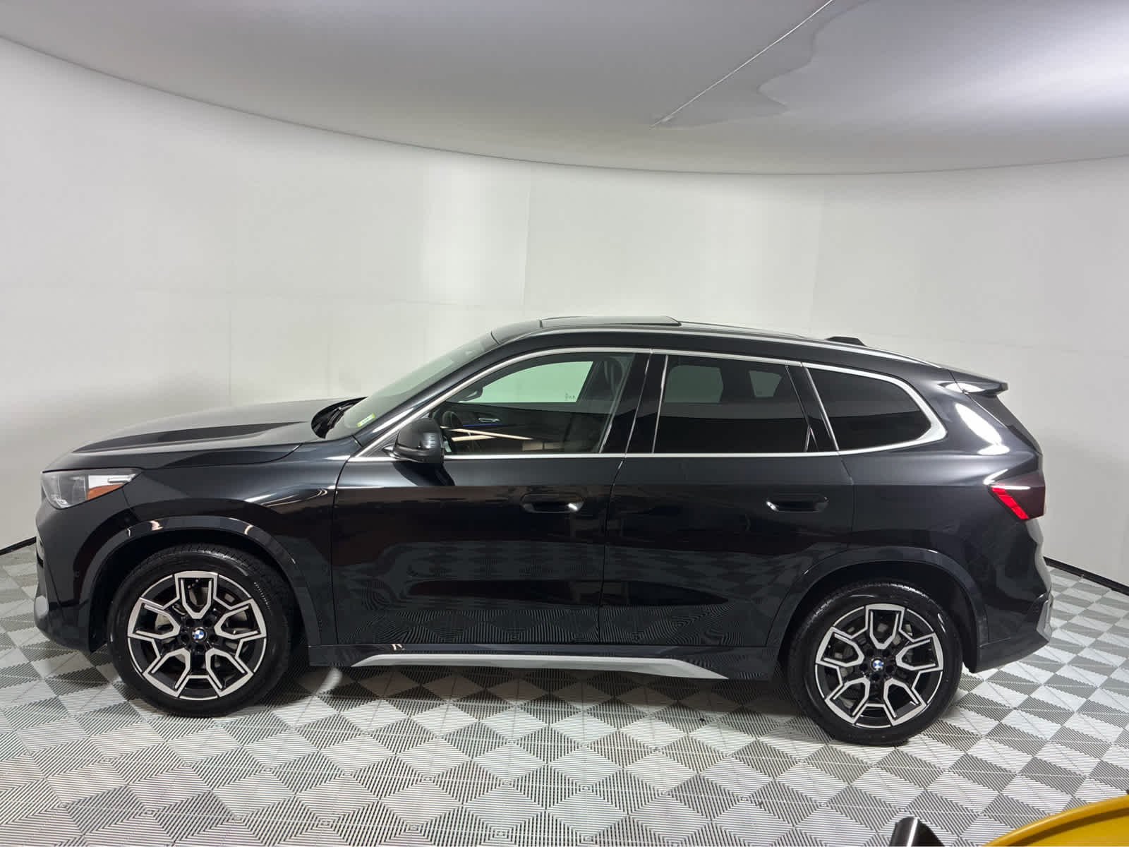 Used 2026 Black Sapphire Metallic BMW xDrive28i image 2
