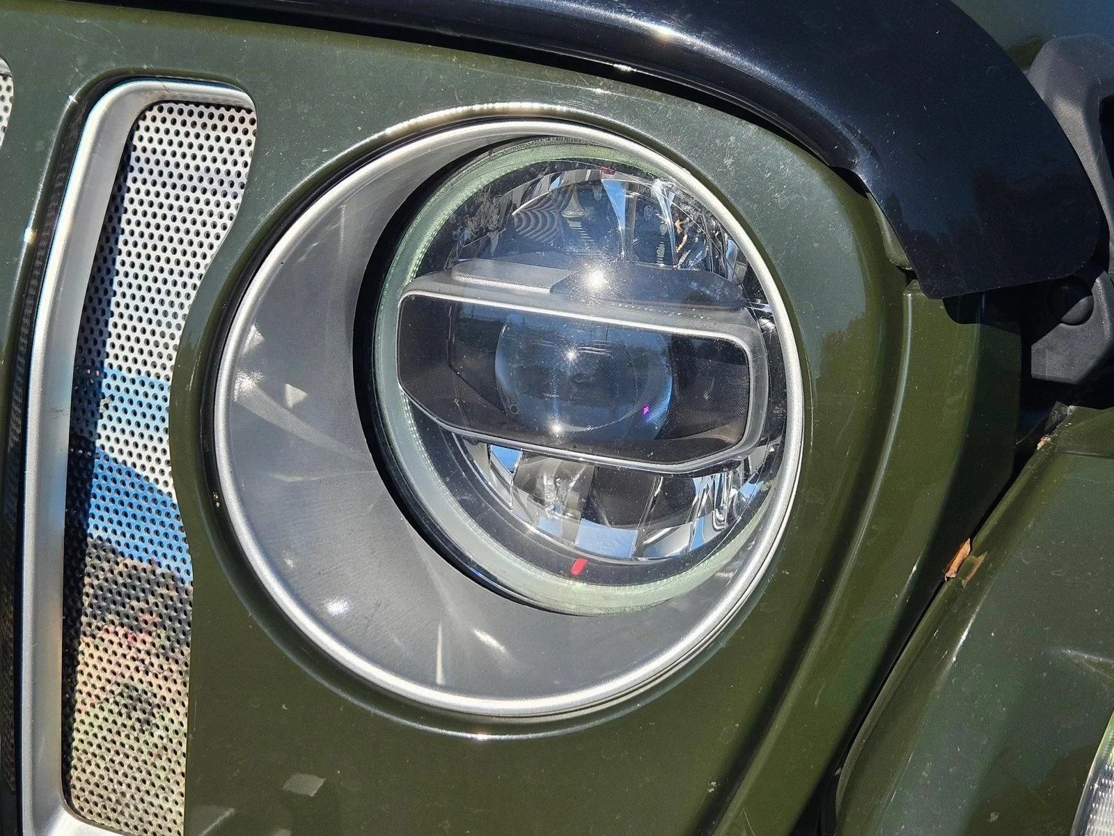 Used 2021 Sarge Green Clearcoat Jeep Unlimited Sahara image 5