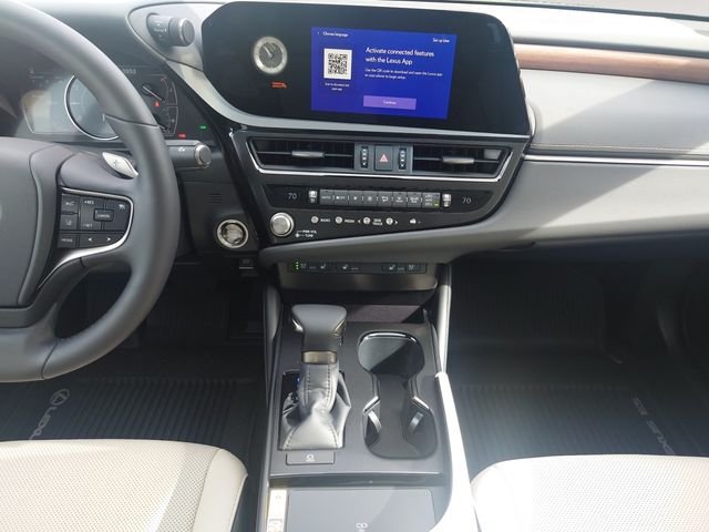 2025 Lexus ES 350 - Photo 11