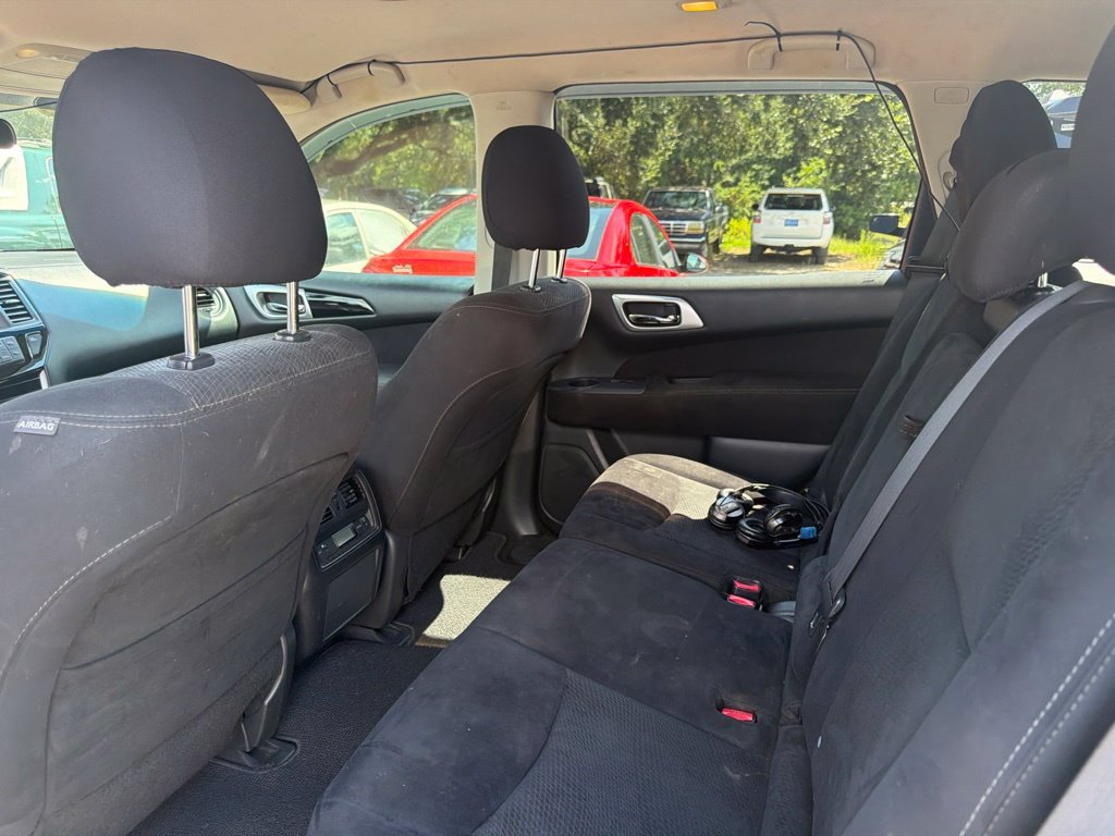 Used 2015 Silver Nissan S image 17