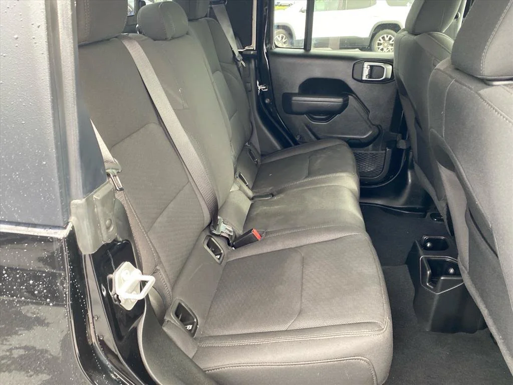 Used 2022 Black Clearcoat Jeep Altitude image 25