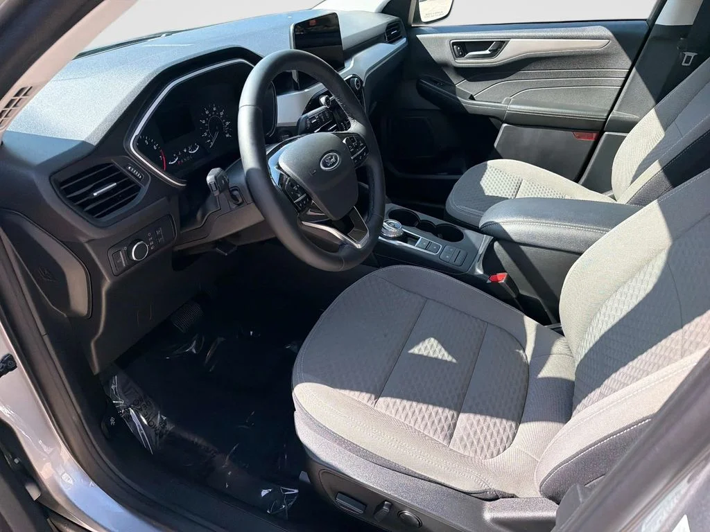 Used 2022 Iconic Silver Metallic Ford SE image 22