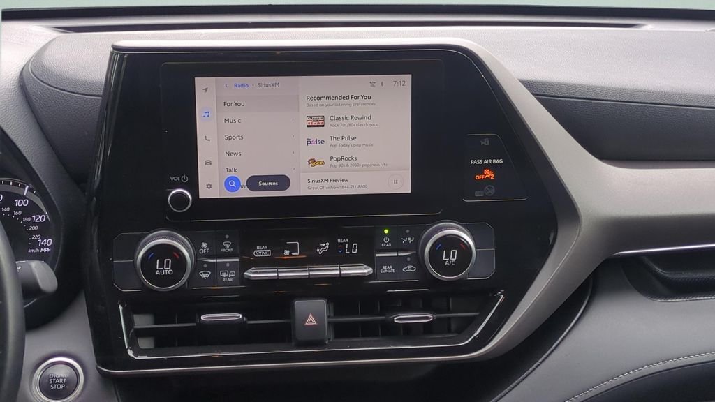 2024 Toyota Highlander LE - Photo 14