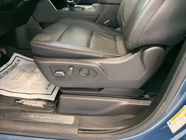 Used 2025 Blue GMC Denali image 18