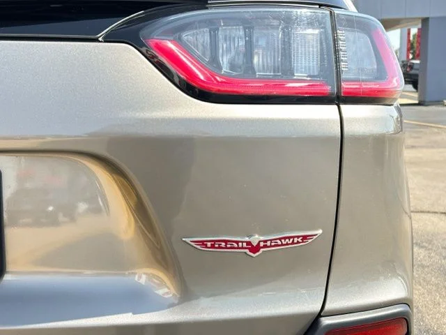 Used 2020 Beige Jeep Trailhawk image 9