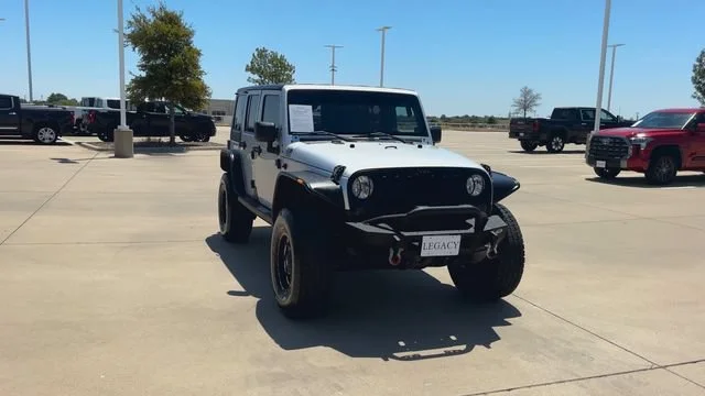 Used 2009 Silver Jeep X image 3