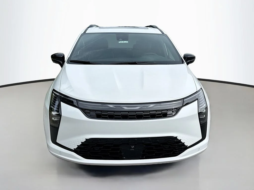 New 2027 Bright White Clearcoat Chrysler Limited image 2