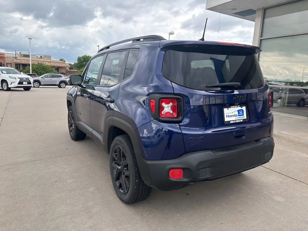 Used 2018 Blue Jeep Latitude image 7