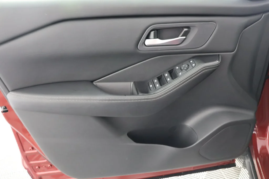 Used 2026 Scarlet Nissan SV image 25