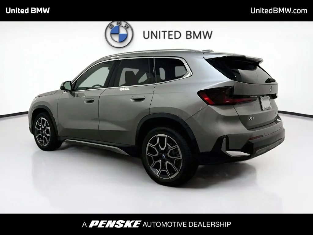 New 2027 Space Silver Metallic BMW xDrive28i image 7