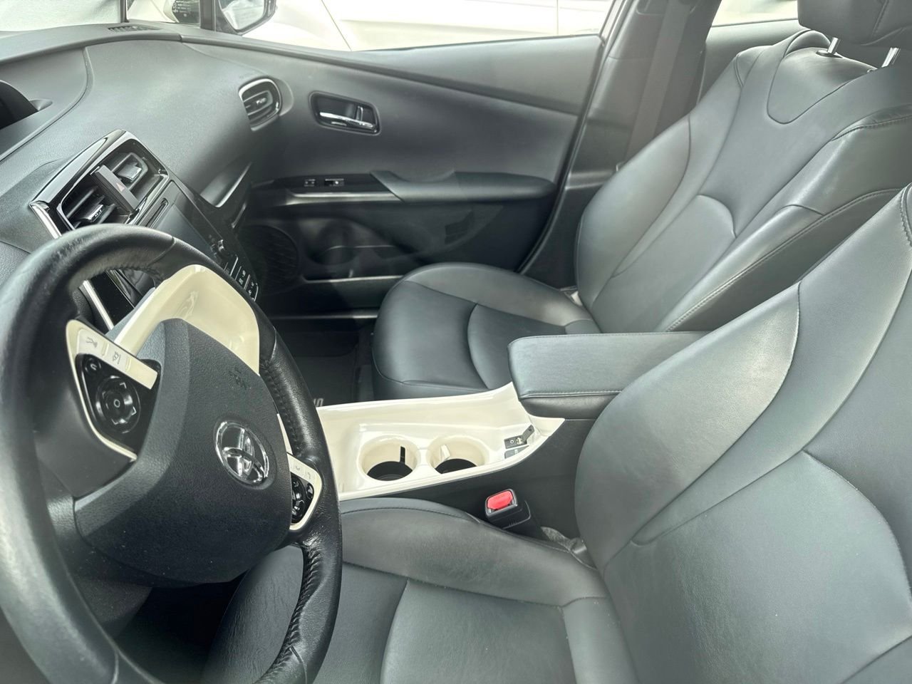 Used 2017 White Toyota Four image 4