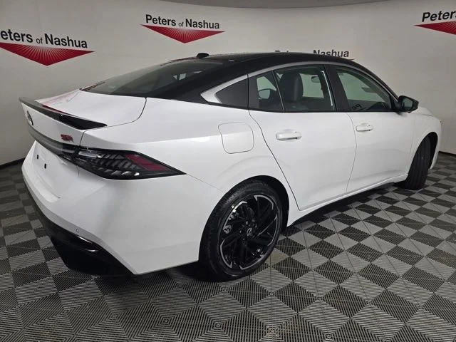 New 2026 Aspen White TriCoat / Super Black Two-tone Nissan SR image 7