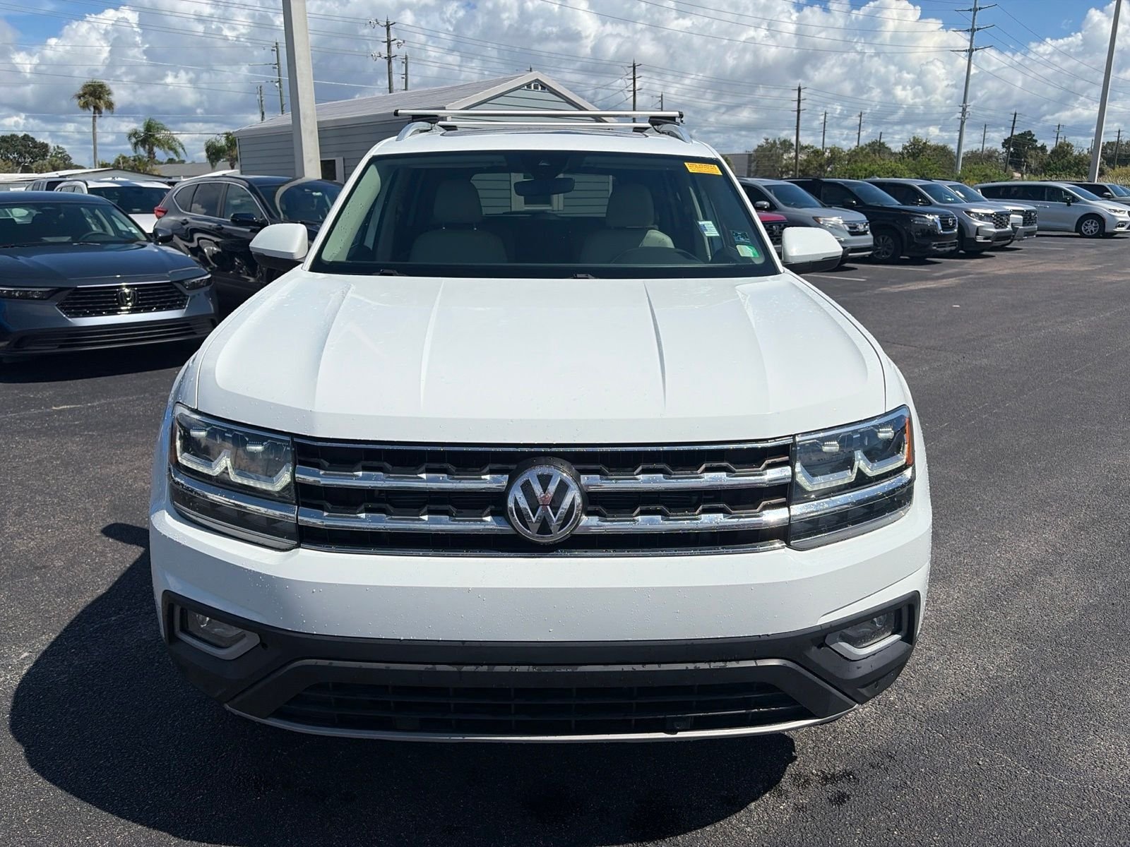Used 2019 White Volkswagen SEL image 3
