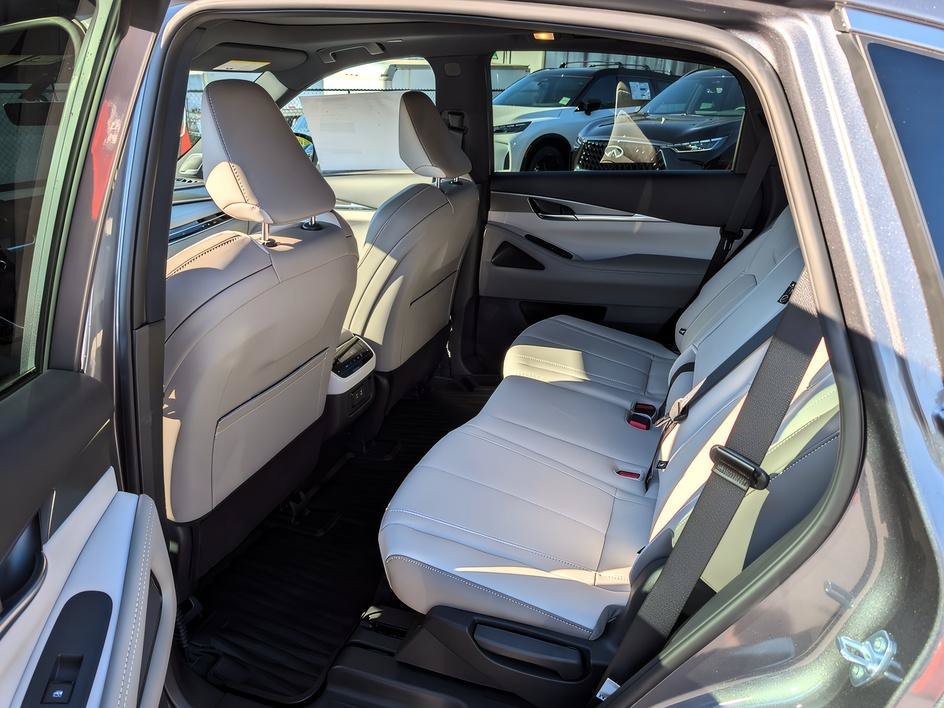 New 2027 GRAPHITE SHADOW INFINITI LUXE image 12