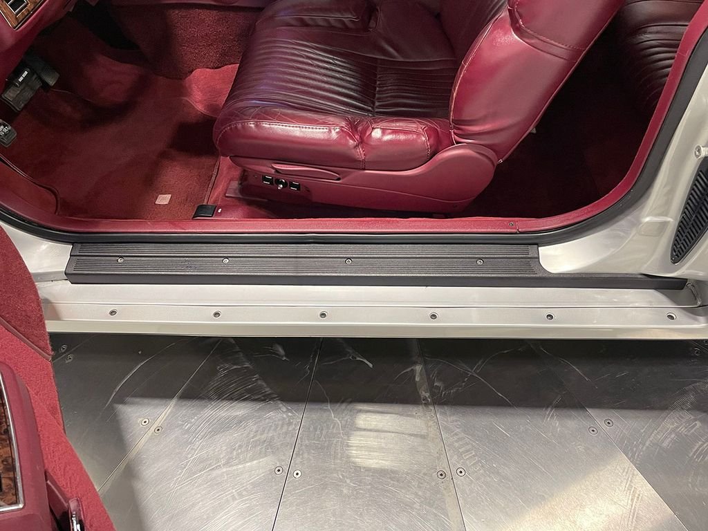 Used 1991  Buick Custom image 54