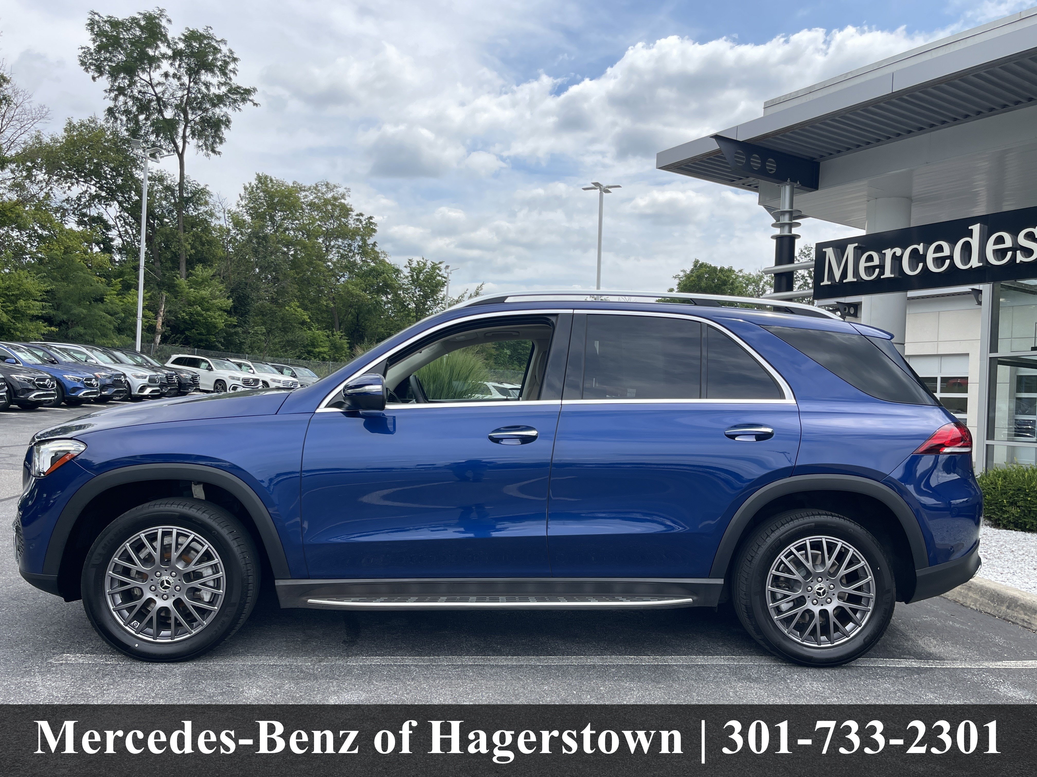Certified Used 2022 Brilliant Blue Metallic Mercedes-Benz GLE 350 4MATIC® SUV image 4