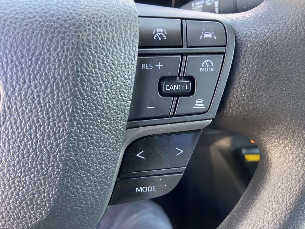 2025 Toyota Camry LE - Photo 32