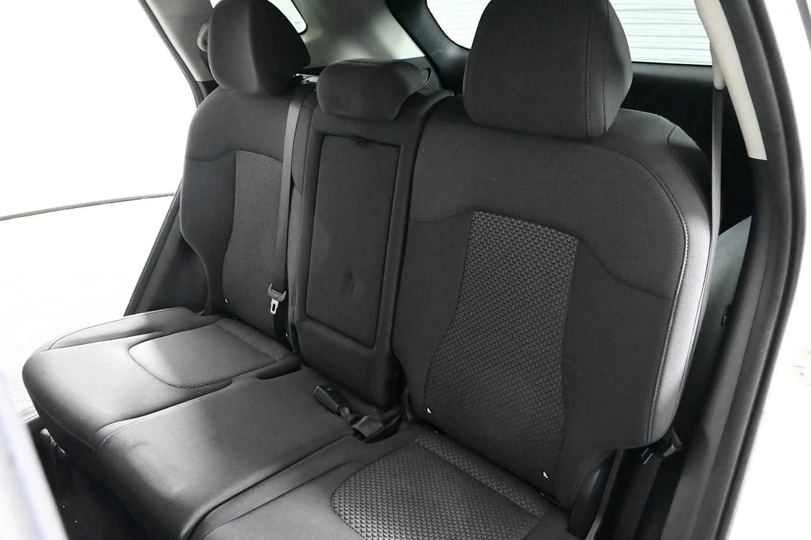 Used 2023 Snow White Pearl Kia LX image 11