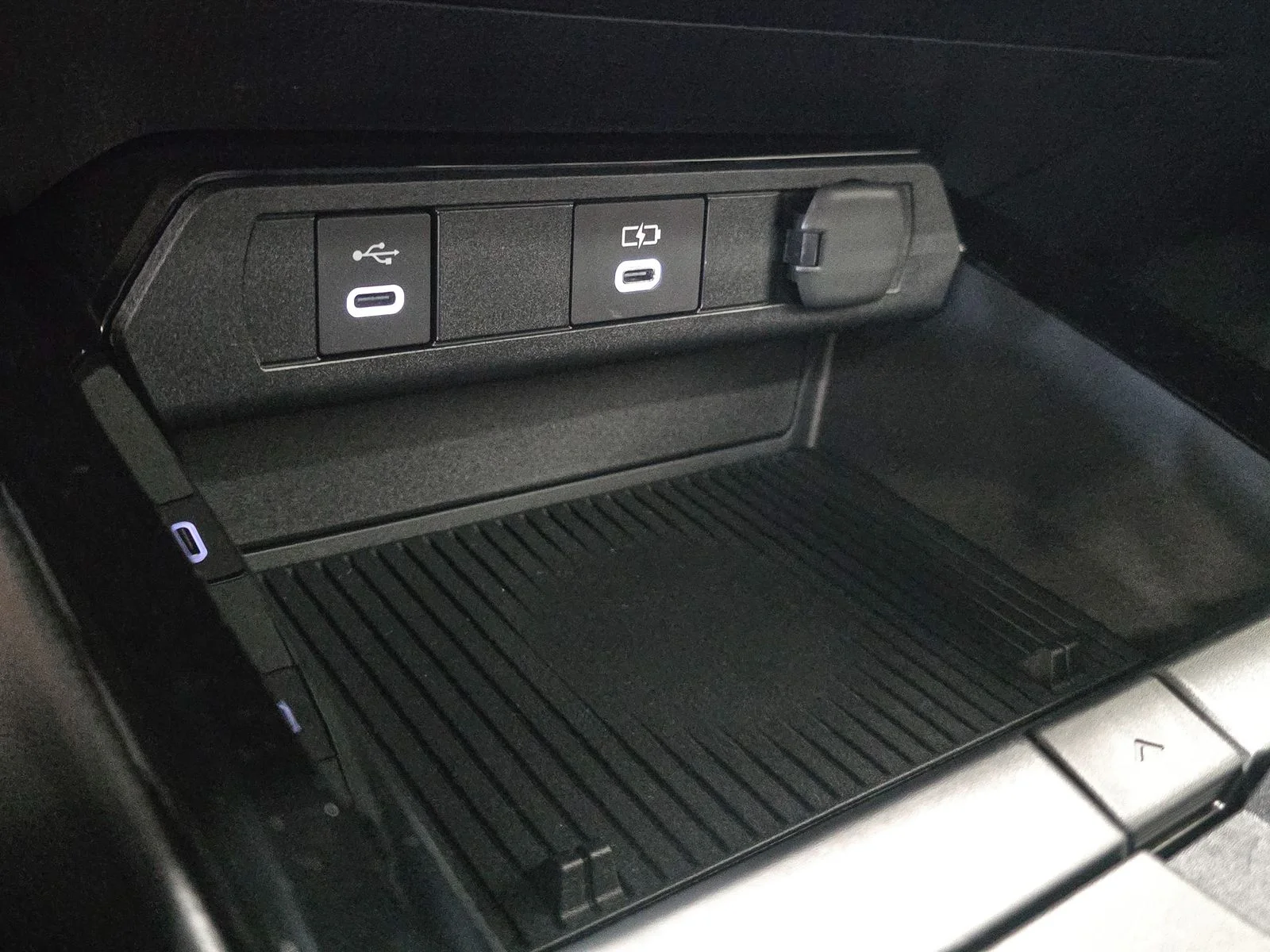2026 Toyota Prius Plug-in Hybrid XSE - Photo 28