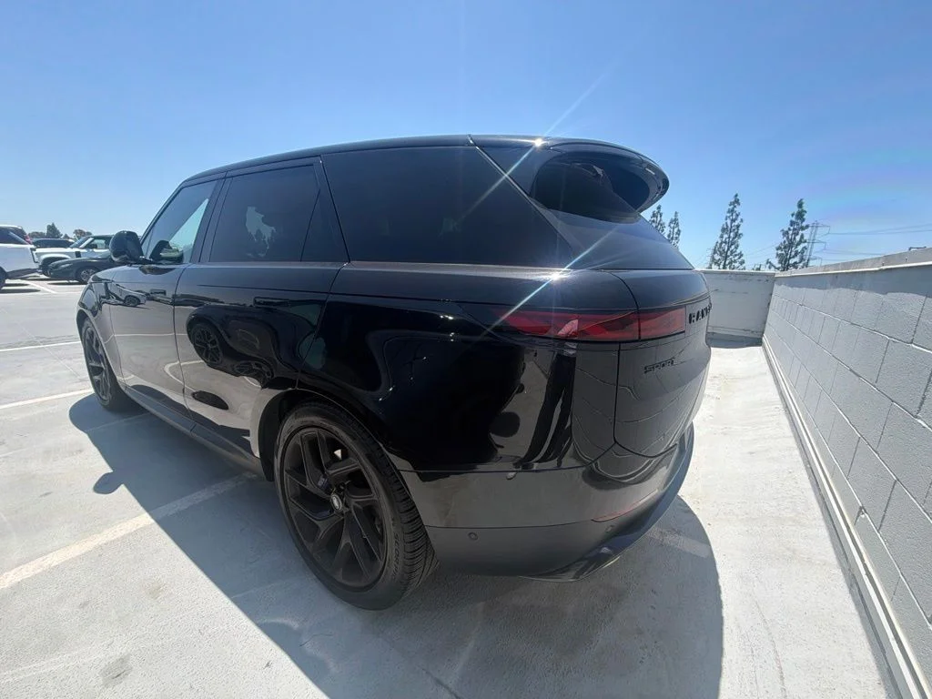 Used 2024  Land Rover SE image 5