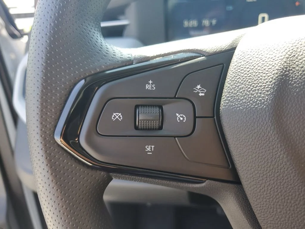 New 2027 Summit White Chevrolet LT image 27