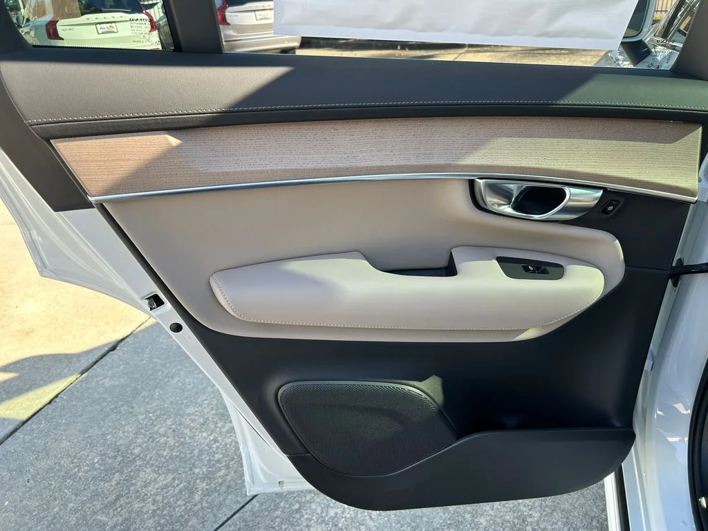 New 2026 Crystal White Volvo Plus image 12