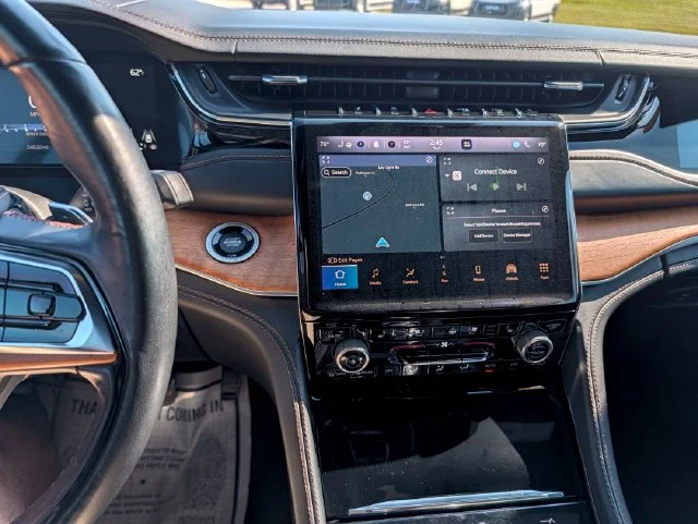 Used 2022 Black Jeep Summit Reserve image 17