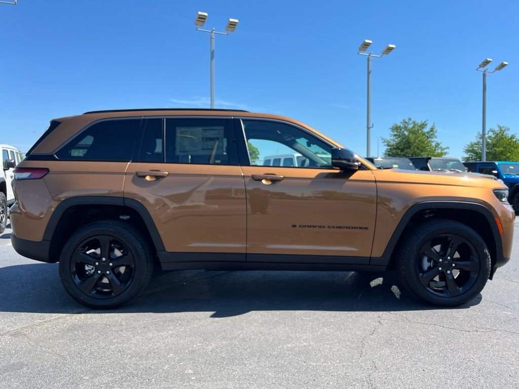 New 2026 Copper Shino Metallic Clear-Coat Exterior Paint Jeep Limited image 41