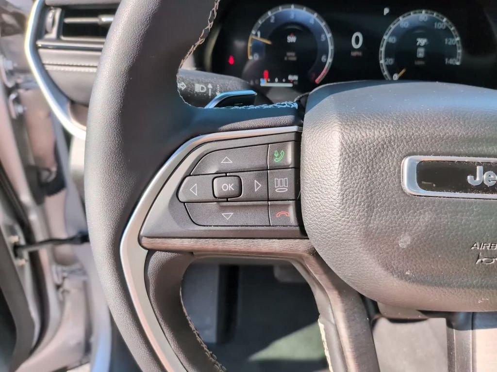 New 2026 Silver Zynith Exterior Paint Jeep Altitude image 20