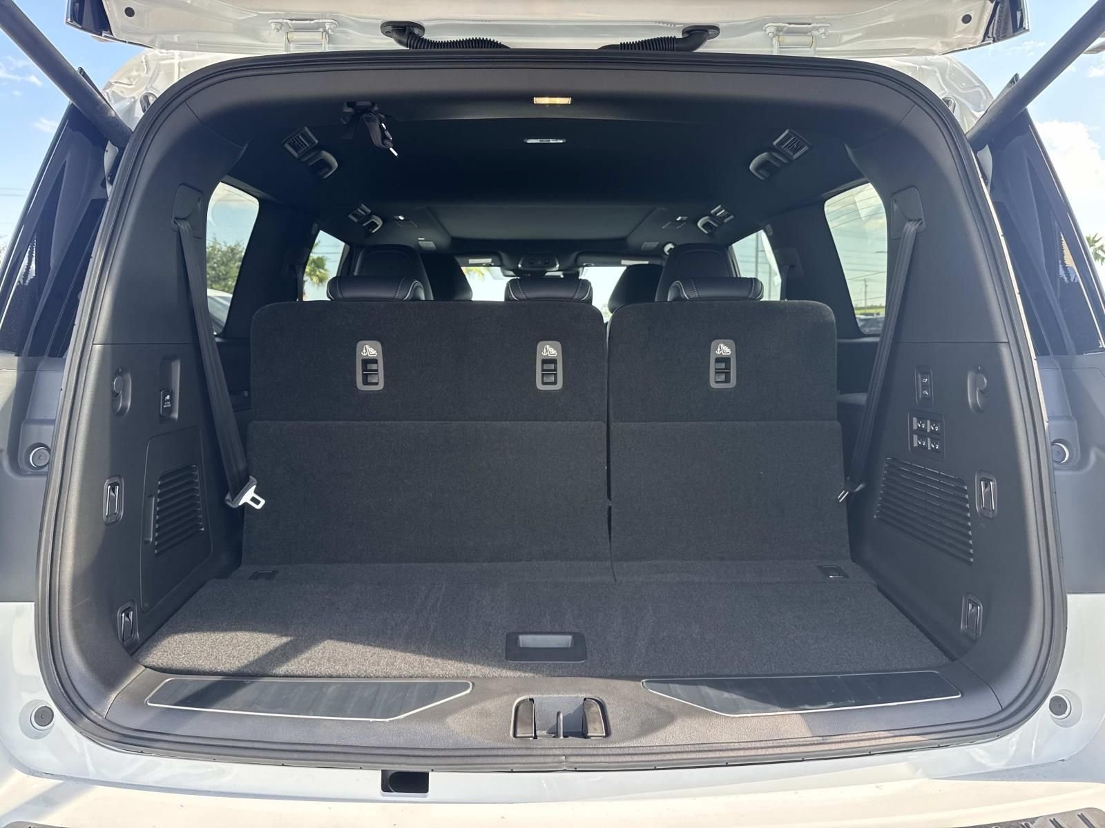 New 2027 RADIANT WHITE INFINITI Sport 4WD image 7
