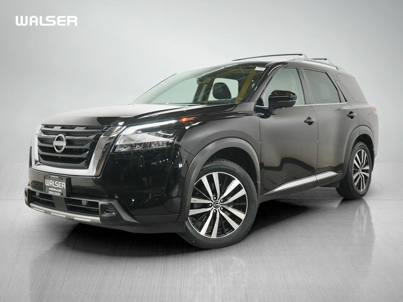 2023 Nissan Pathfinder Platinum 4WD's photo