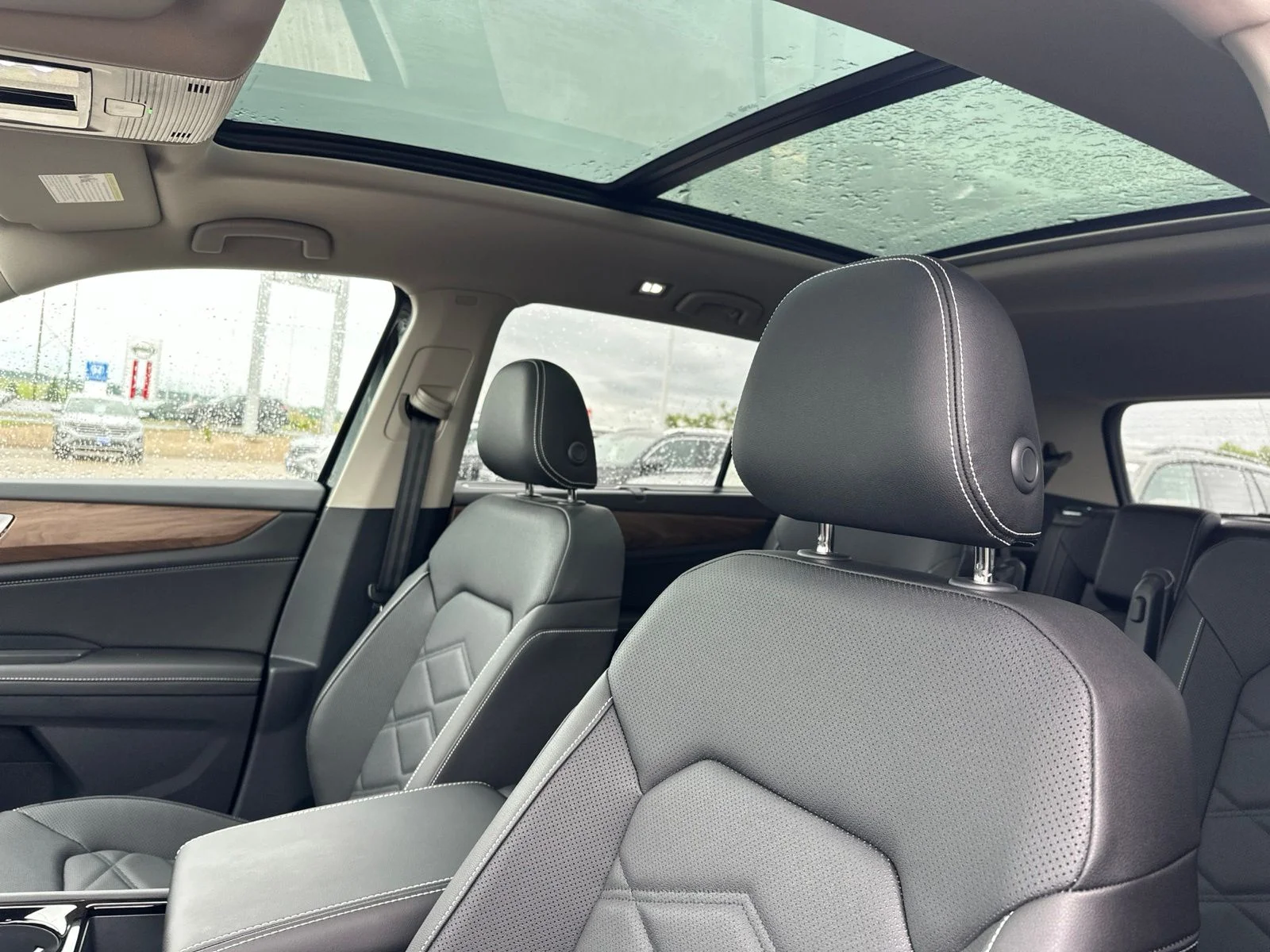 New 2026 Black Volkswagen 2.0T SE w/Technology image 11