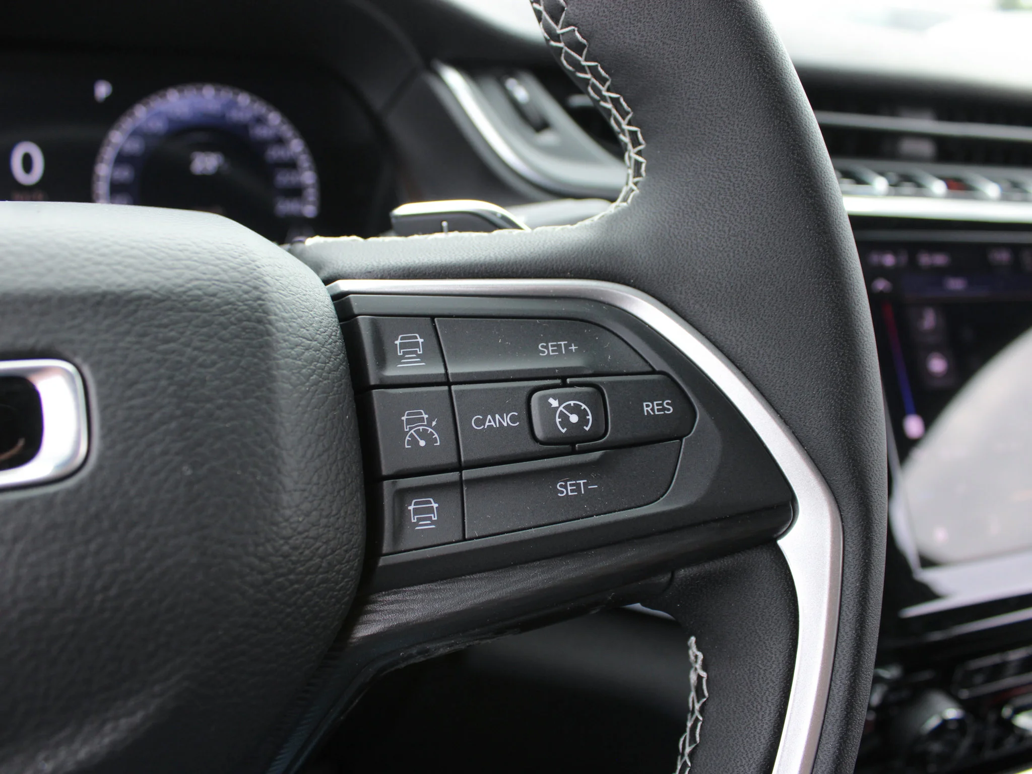 New 2025 Silver Jeep Altitude* 4x4, Sunroof, Heated Leather, Wireless Charging Pad image 16