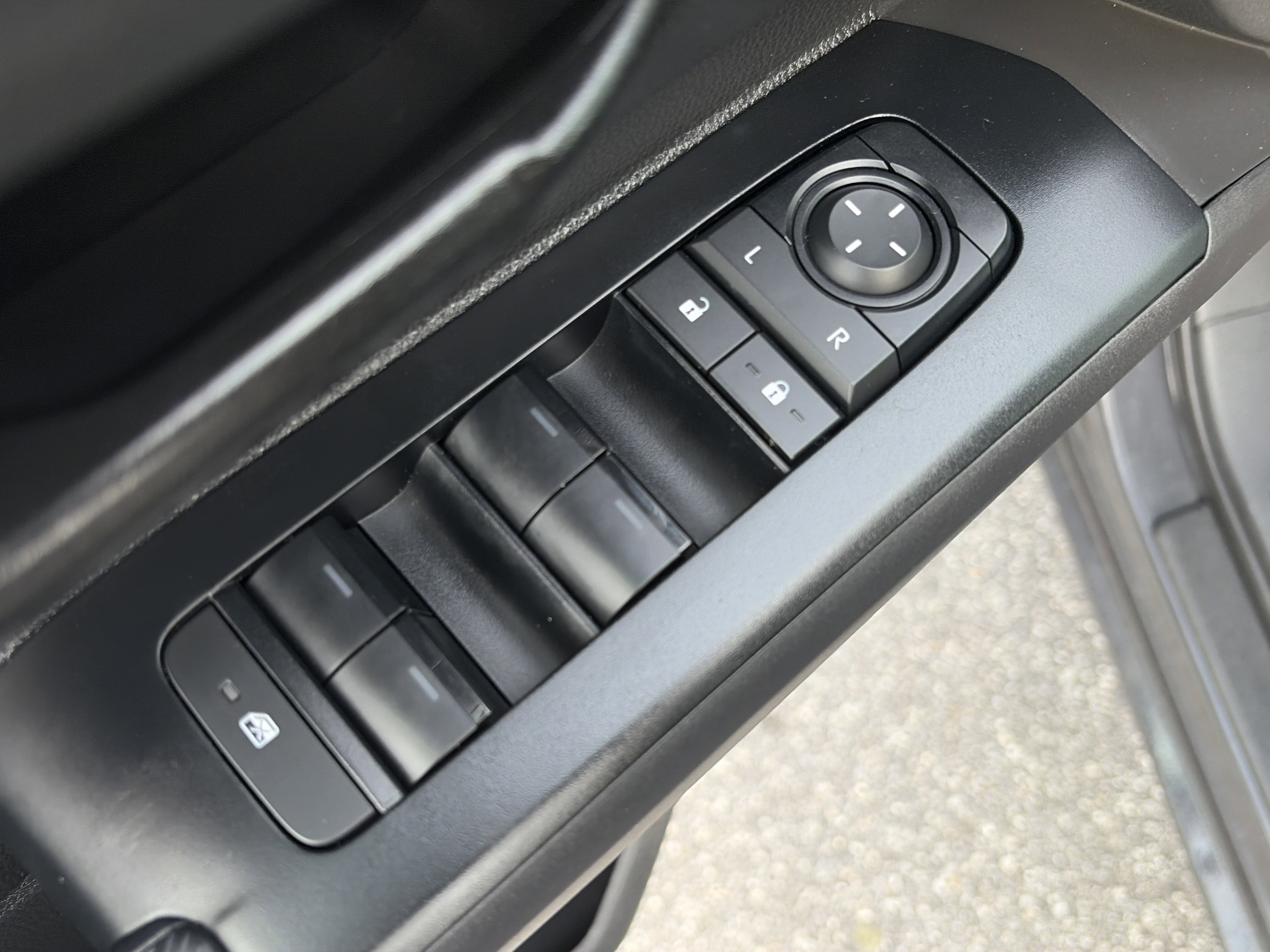 2025 Toyota Tacoma SR5 - Photo 16