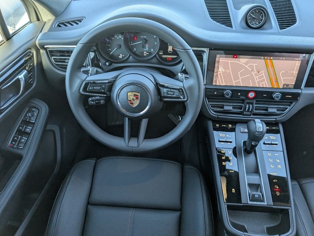 2026 Porsche Macan T - Photo 18