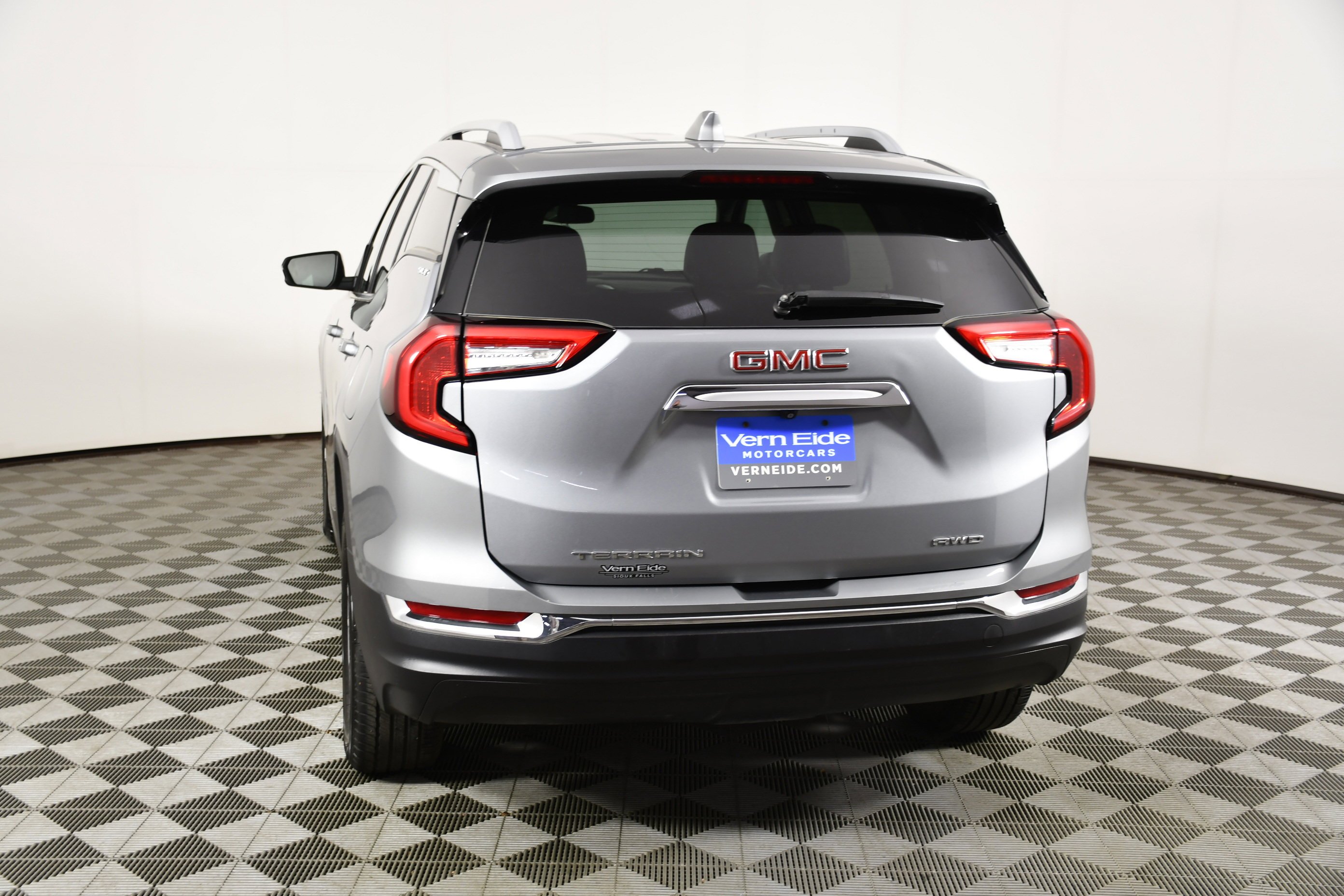 Used 2024 Sterling Metallic GMC SLT image 7