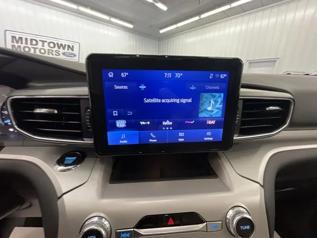 Used 2023 Star White Ford XLT 4WD image 16