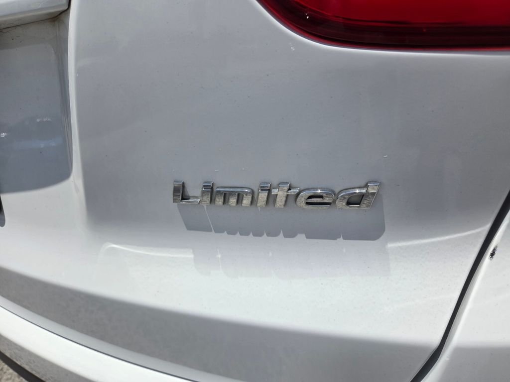 Used 2015 White Hyundai Limited image 13