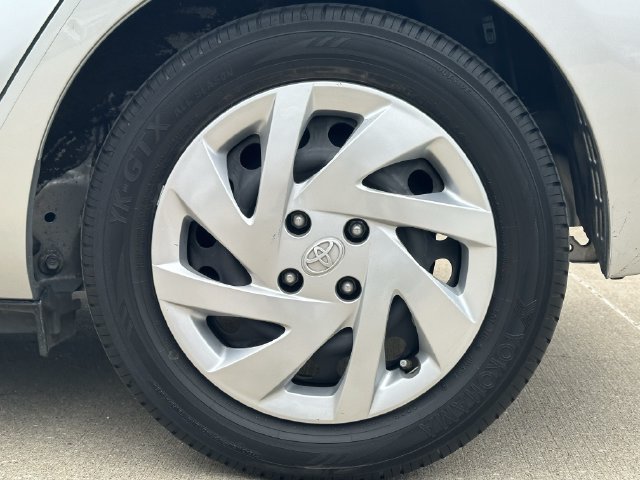 Used 2015 Silver Toyota Three image 9