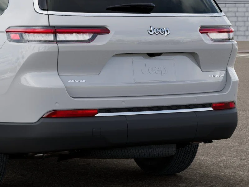 New 2026 Bright White Clear-Coat Exterior Paint Jeep Laredo X image 13