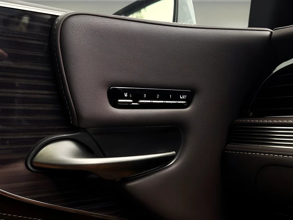 2020 Lexus LS Base - Photo 17