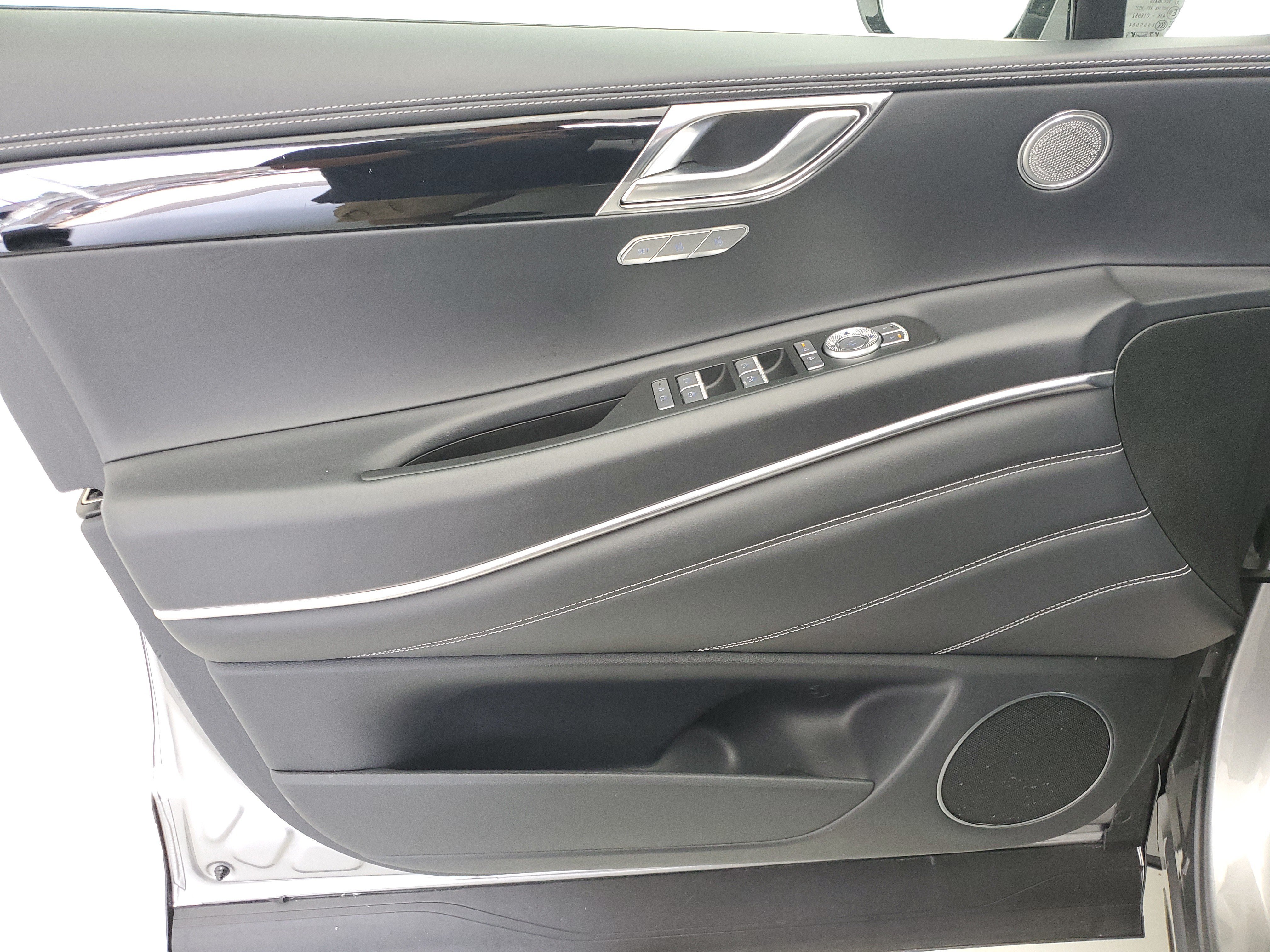 Used 2025 Savile Silver Genesis 2.5T image 21