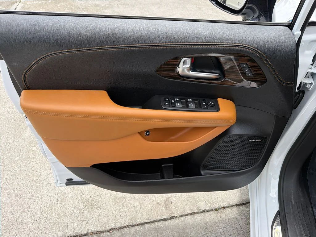 2023 Chrysler Pacifica Hybrid Pinnacle - Photo 19
